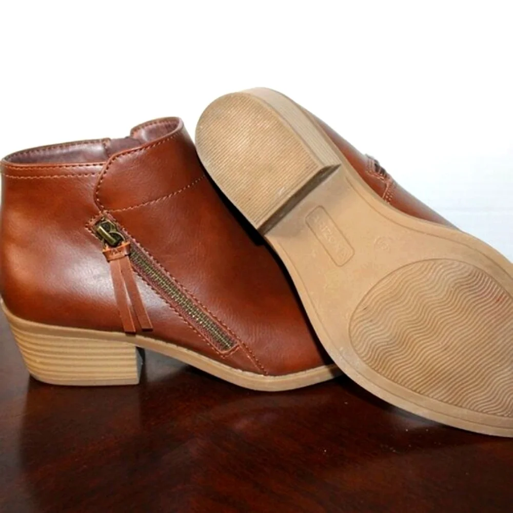 Arizona Brown Faux Leather Ankle Boots | Side Zip | Size 6 | Fall/Winter Staple